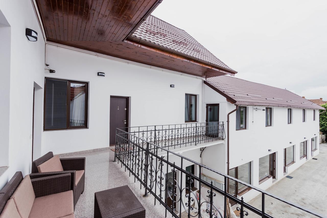 Hotel Elegant House Făgăraş Esterno foto