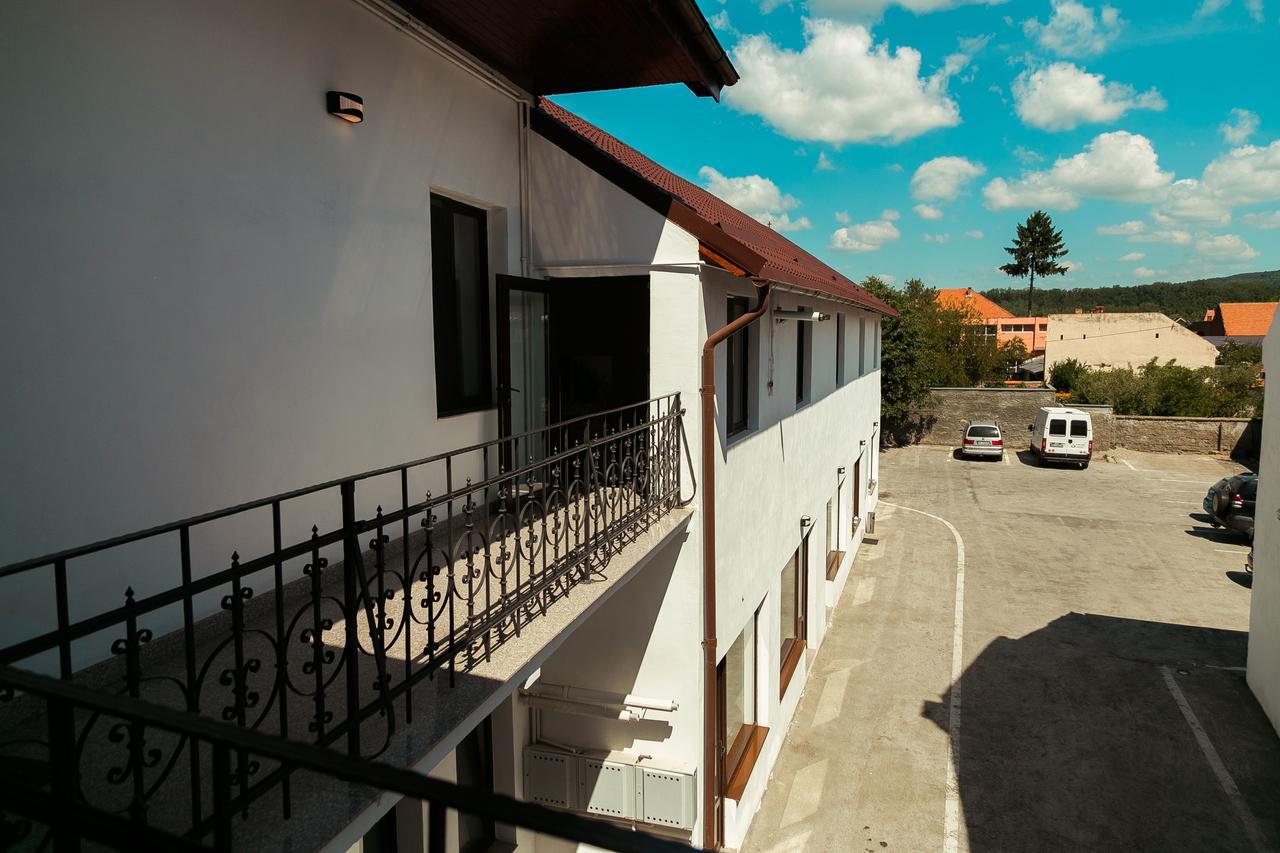 Hotel Elegant House Făgăraş Esterno foto