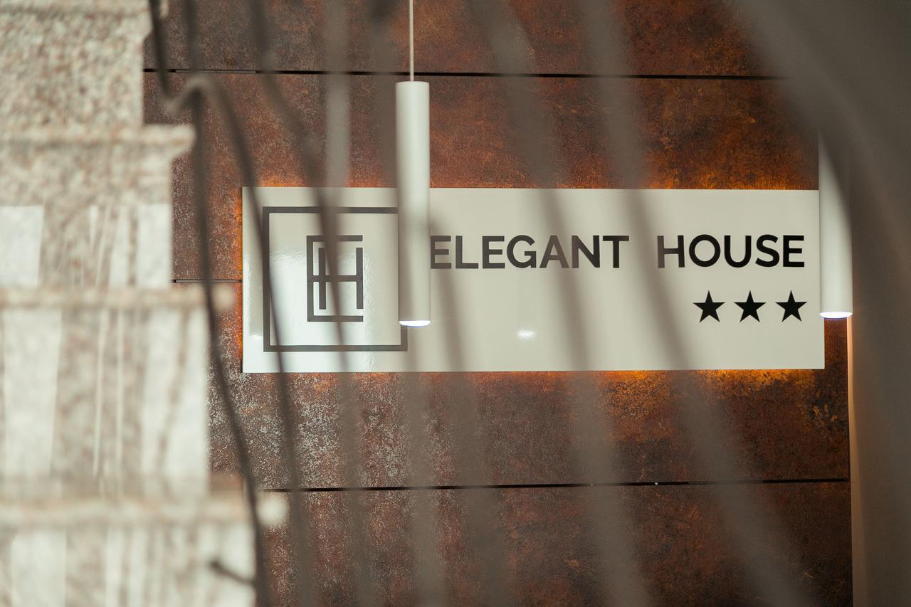 Hotel Elegant House Făgăraş Esterno foto