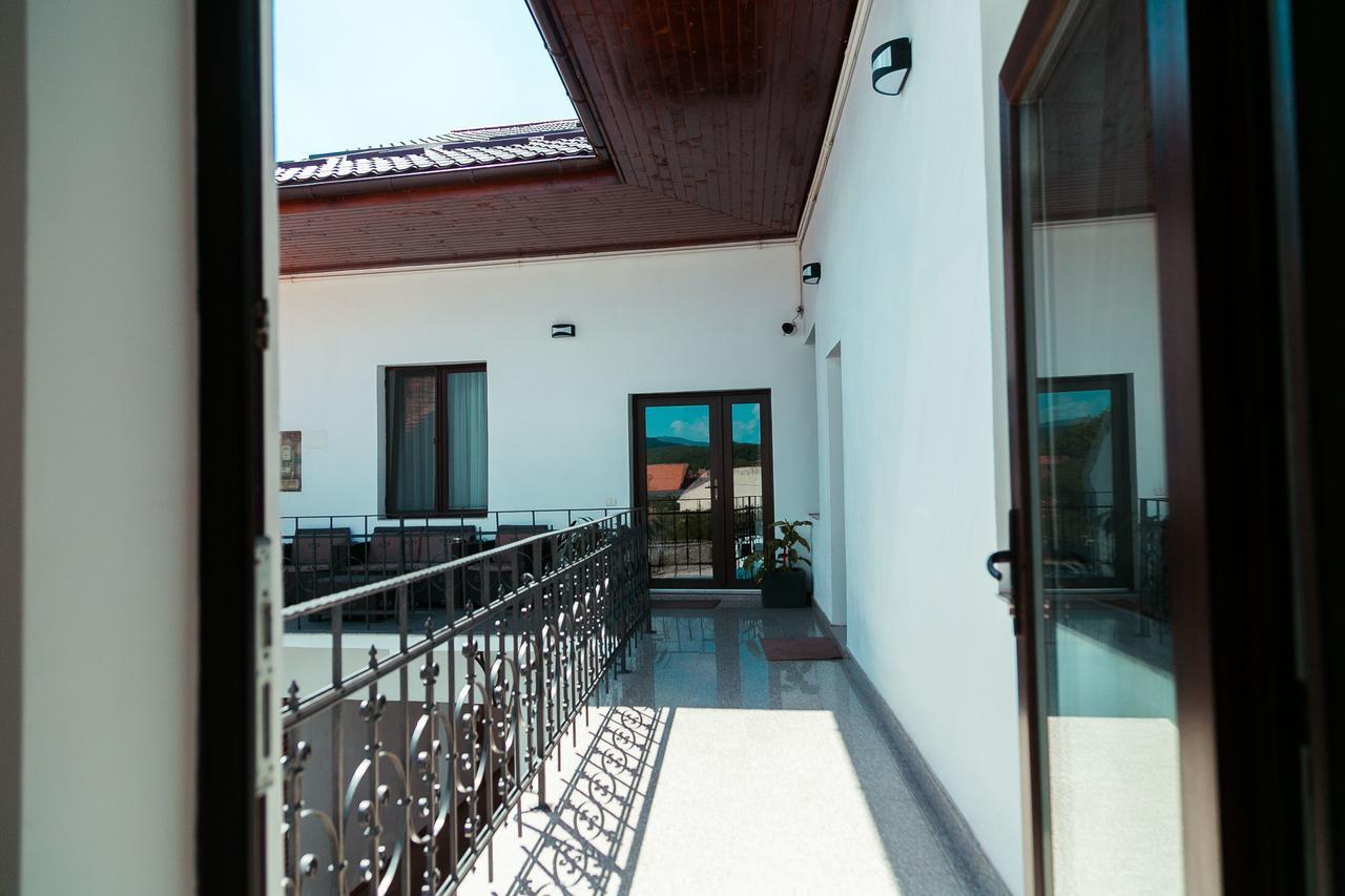 Hotel Elegant House Făgăraş Esterno foto