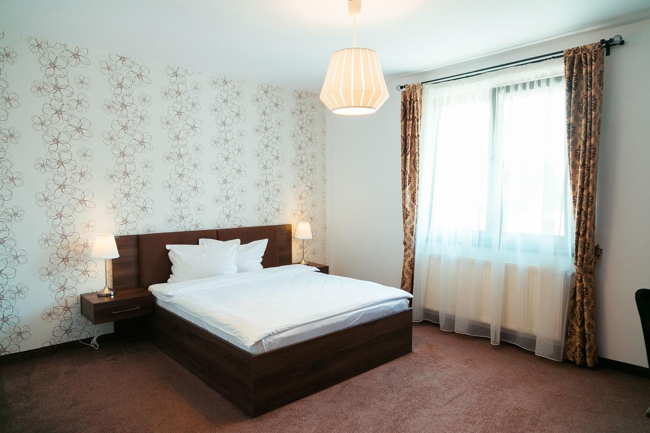 Hotel Elegant House Făgăraş Esterno foto