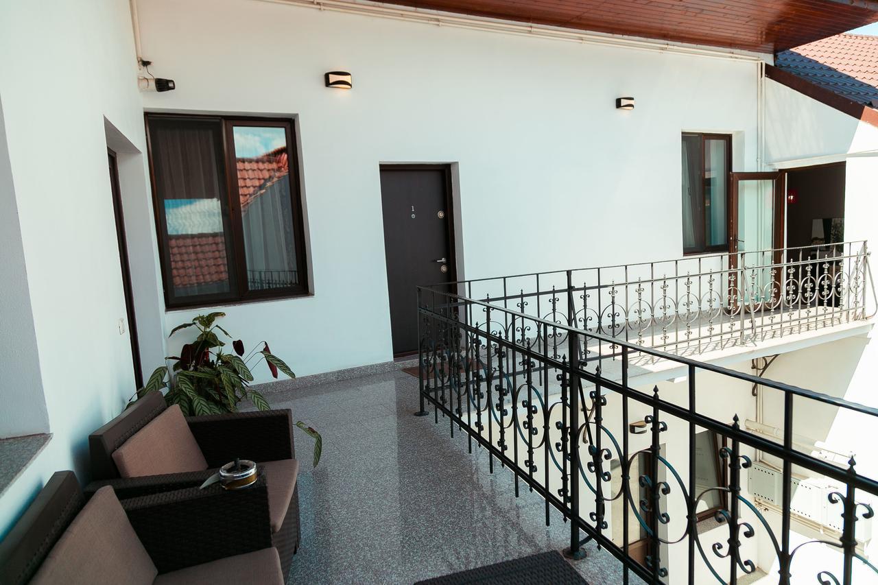 Hotel Elegant House Făgăraş Esterno foto