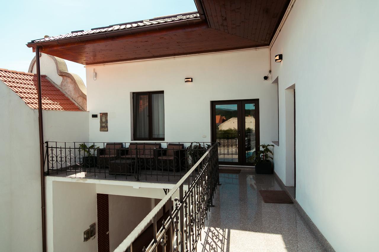 Hotel Elegant House Făgăraş Esterno foto
